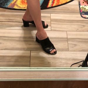 EUC SZ 6.5 Donald Pliner sandals